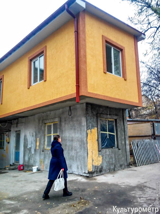 Будівля-урод в центрі Одеси / Facebook Денис Казанський Будівля-урод в центрі Одеси / Facebook Денис Казанський
