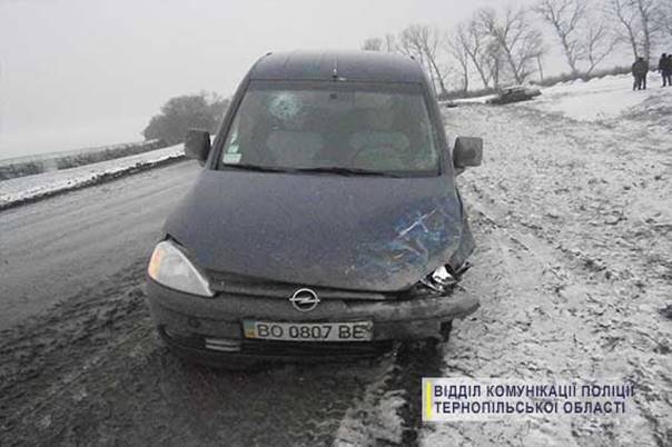 На Тернопільщині внаслідок ДТП госпіталізовано трьох осіб (фото) На Тернопільщині внаслідок ДТП госпіталізовано трьох осіб (фото)