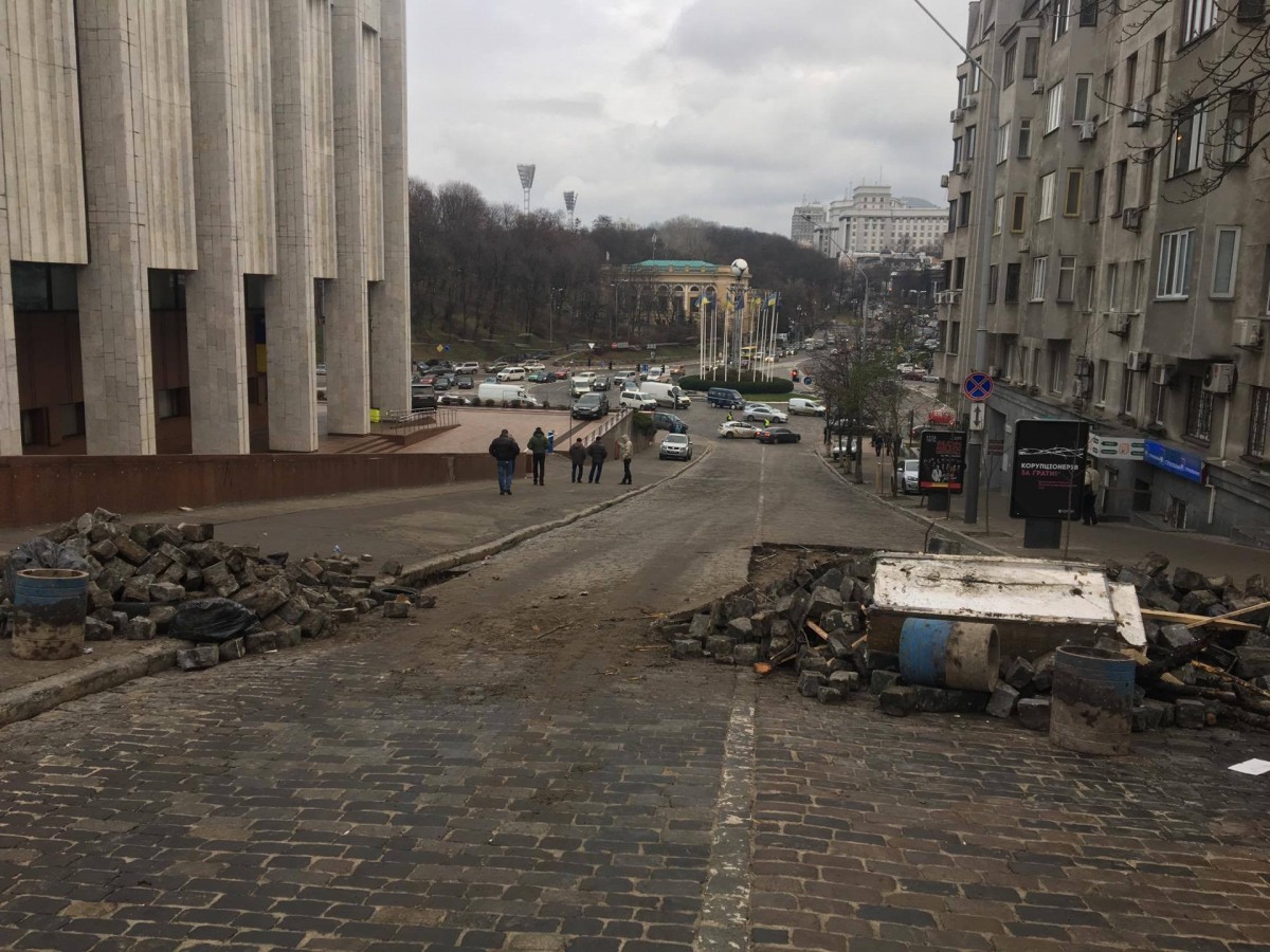 Наслідки сутичок через затримання Саакашвілі / фото УНІАН Наслідки сутичок через затримання Саакашвілі / фото УНІАН