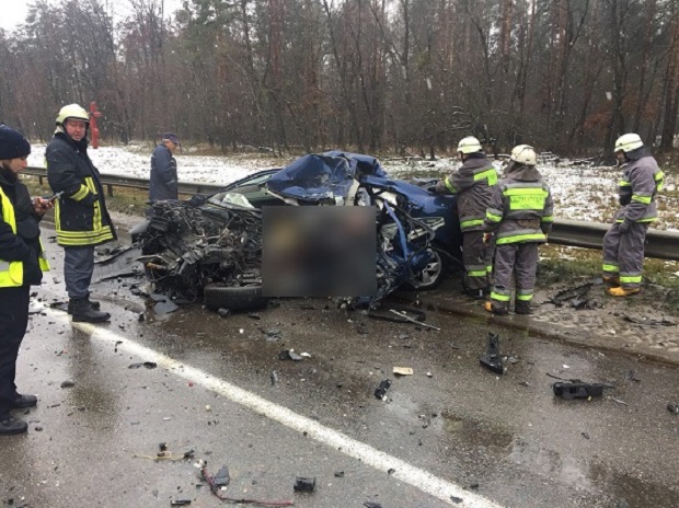 Наразі поліція встановлює механізм смертельної аварії / Фото kyiv.npu.gov.ua Наразі поліція встановлює механізм смертельної аварії / Фото kyiv.npu.gov.ua