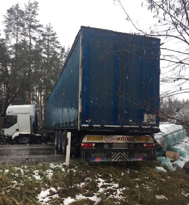Наразі поліція встановлює механізм смертельної аварії / Фото kyiv.npu.gov.ua Наразі поліція встановлює механізм смертельної аварії / Фото kyiv.npu.gov.ua