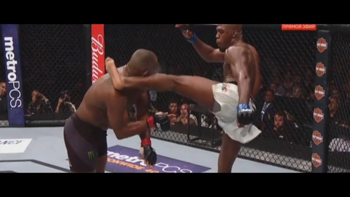 Джон Джонс нокаутировал Кормье и стал чемпионом UFC Джон Джонс нокаутировал Кормье и стал чемпионом UFC