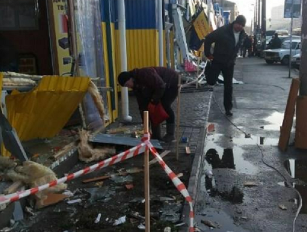 'Как после армагеддона': в Киеве коммунальщики жестко снесли несколько десятков МАФов (фото) 'Как после армагеддона': в Киеве коммунальщики жестко снесли несколько десятков МАФов (фото)