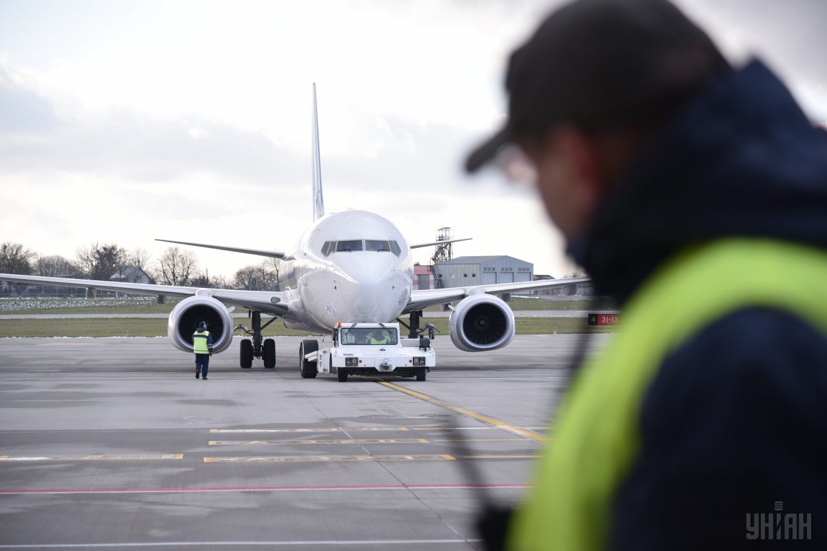 Аэропорт "Львов" изучает возможность запуска гражданских рейсов в условиях военного положения / фото УНИАН Аэропорт "Львов" изучает возможность запуска гражданских рейсов в условиях военного положения / фото УНИАН