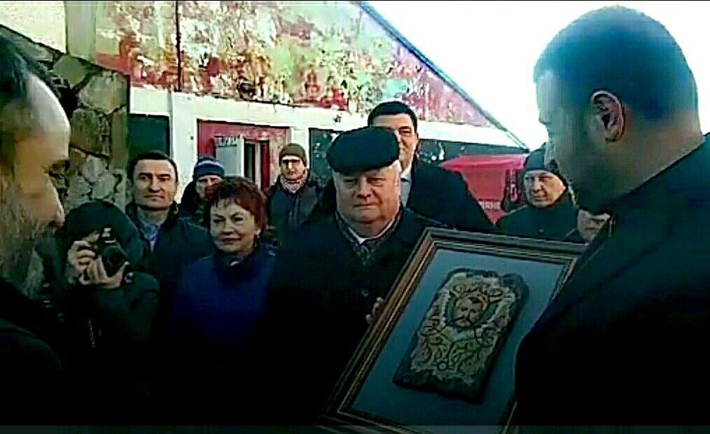 Павелко подарили оберег с его ликом / Скриншот Павелко подарили оберег с его ликом / Скриншот