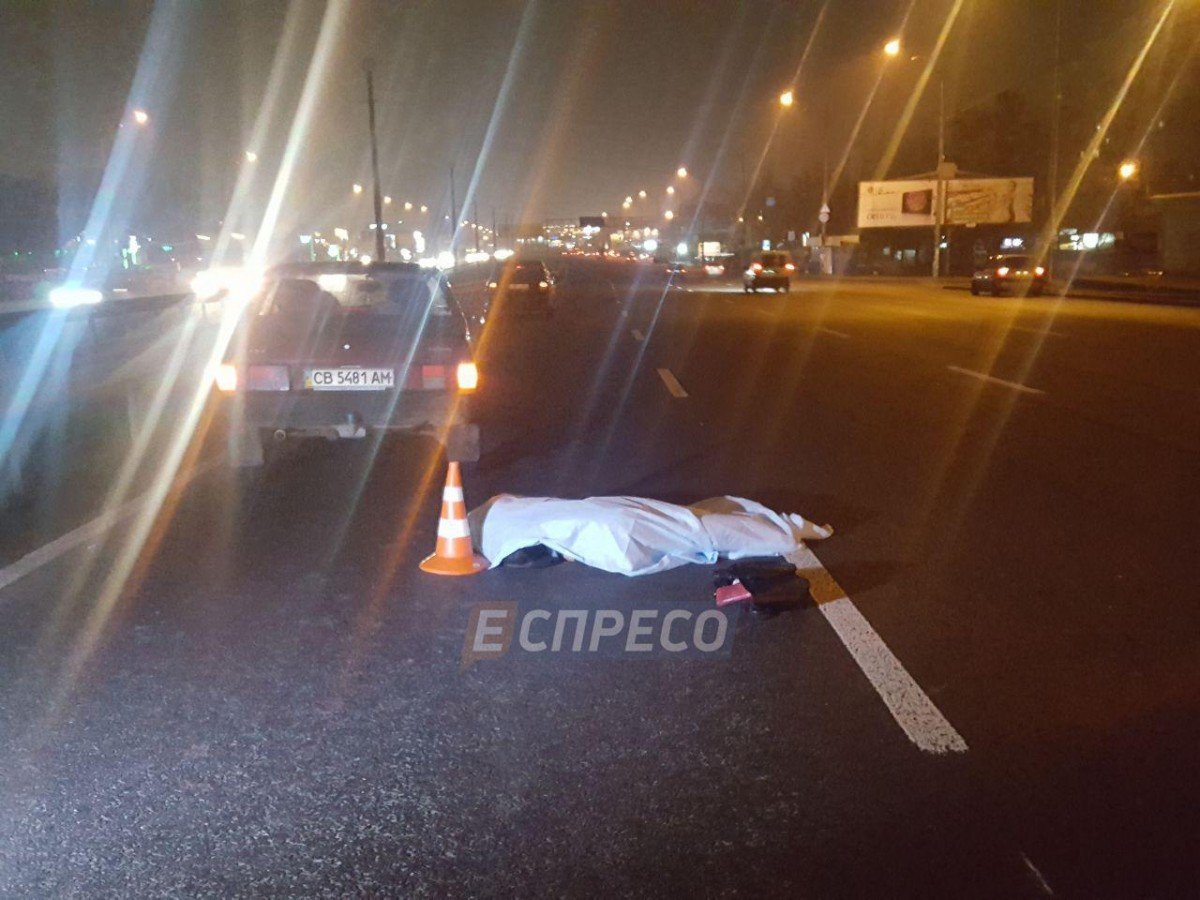 На місці працювали поліцейські та слідчо-оперативна група / фото Еспресо ТБ На місці працювали поліцейські та слідчо-оперативна група / фото Еспресо ТБ