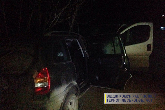 На Тернопільщині внаслідок зіткнення трьох автомобілів одна людина загинула, ще 4 госпіталізовано (фото) На Тернопільщині внаслідок зіткнення трьох автомобілів одна людина загинула, ще 4 госпіталізовано (фото)