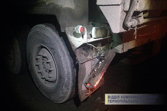 На Тернопільщині внаслідок зіткнення трьох автомобілів одна людина загинула, ще 4 госпіталізовано (фото) На Тернопільщині внаслідок зіткнення трьох автомобілів одна людина загинула, ще 4 госпіталізовано (фото)