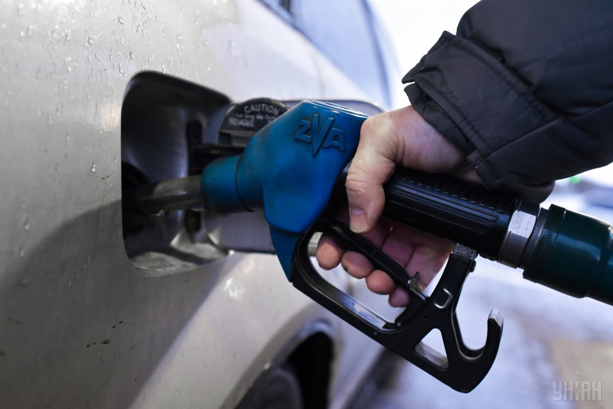 Cтоимость дизельного топлива, после повышения в течение октября на 1,12 грн за литр, снизилась на 35 копеек / фото УНИАН Владимир Гонтар