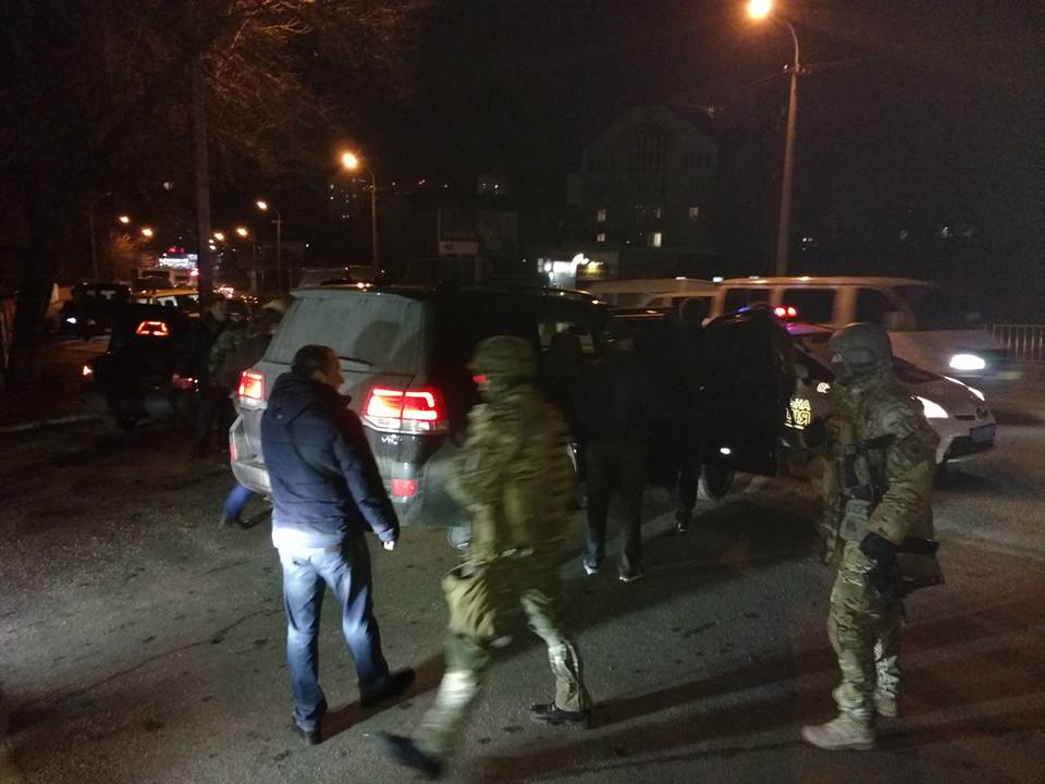В Днепре спецназ задержал кортеж джипов, направляющихся в парк развлечений (фото) В Днепре спецназ задержал кортеж джипов, направляющихся в парк развлечений (фото)
