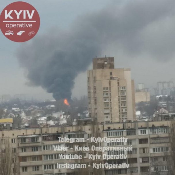 В Киеве масштабный пожар на левом берегу: выехали 14 пожарных авто (фото) В Киеве масштабный пожар на левом берегу: выехали 14 пожарных авто (фото)