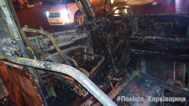 Автобус в Харькове сгорел полностью / фото полиция Харьковщины Автобус в Харькове сгорел полностью / фото полиция Харьковщины