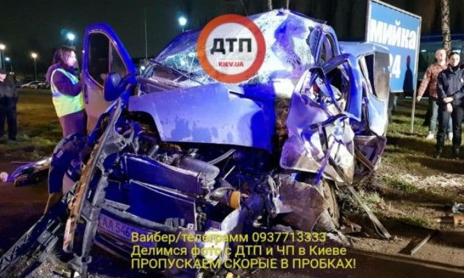 В Киеве маршрутка врезалась в микроавтобус / фото dtp.kiev.ua В Киеве маршрутка врезалась в микроавтобус / фото dtp.kiev.ua