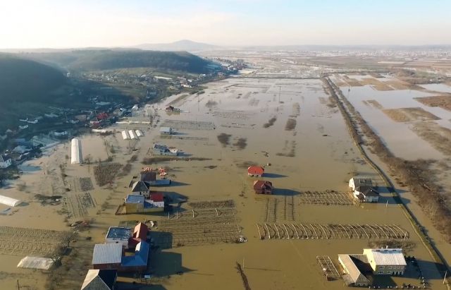 Местный житель снял подтоплены села Ольховка и Комяти / фото Mukachevo.net Местный житель снял подтоплены села Ольховка и Комяти / фото Mukachevo.net
