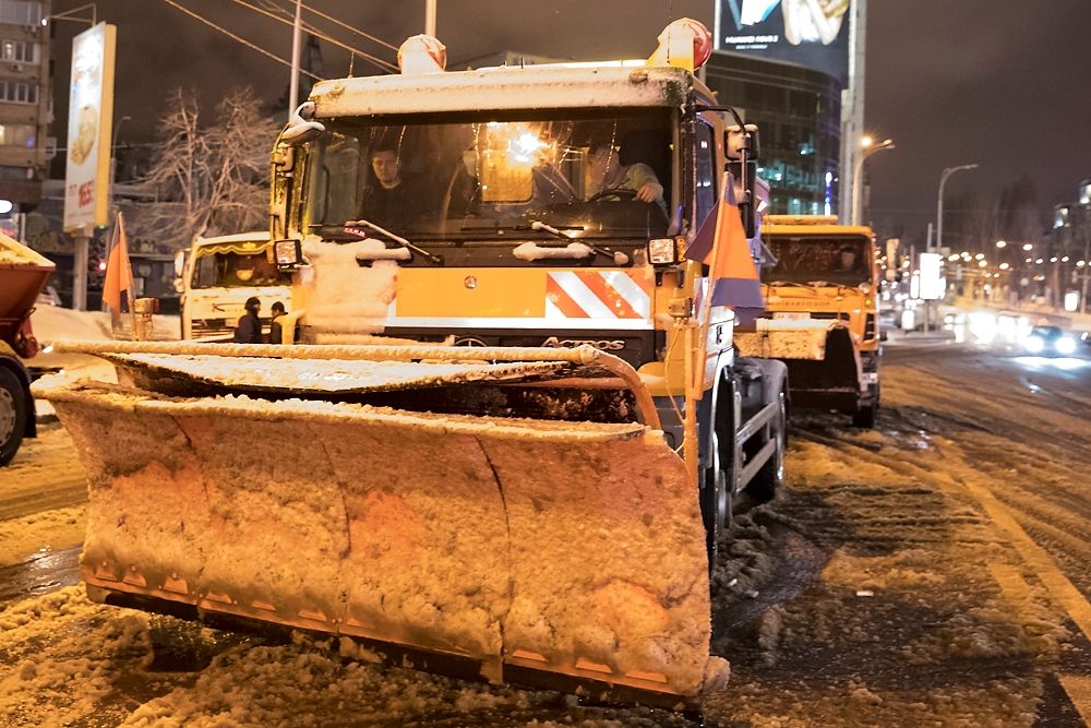 На дорогах города работает более 450 единиц снегоуборочной техники / фото kyivcity.gov.ua На дорогах города работает более 450 единиц снегоуборочной техники / фото kyivcity.gov.ua