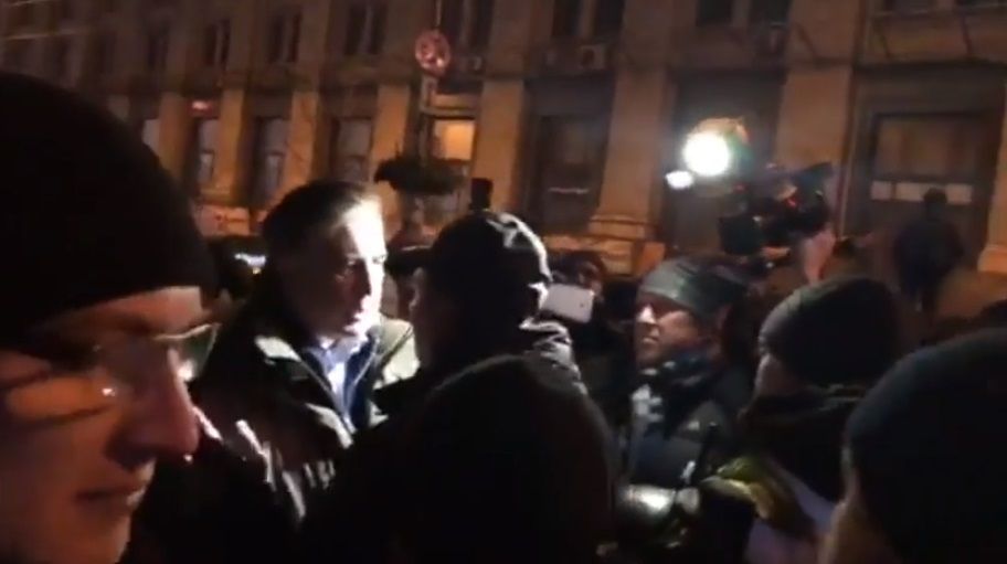 Саакашвили обвинил полицейского в том, что он якобы пьян / Скриншот Саакашвили обвинил полицейского в том, что он якобы пьян / Скриншот