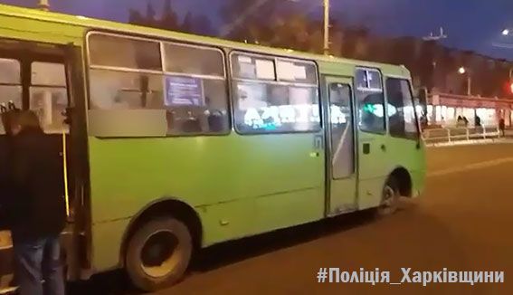 П'яний чоловік у Харкові на зупинці викрав маршрутку / фото hk.npu.gov.ua П'яний чоловік у Харкові на зупинці викрав маршрутку / фото hk.npu.gov.ua