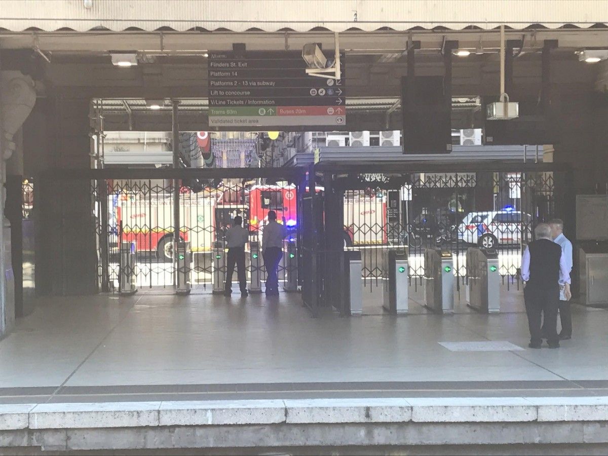 'Тела разбросаны повсюду, люди плачут': очевидцы рассказали подробности наезда авто в Мельбурне (фото, видео) 'Тела разбросаны повсюду, люди плачут': очевидцы рассказали подробности наезда авто в Мельбурне (фото, видео)