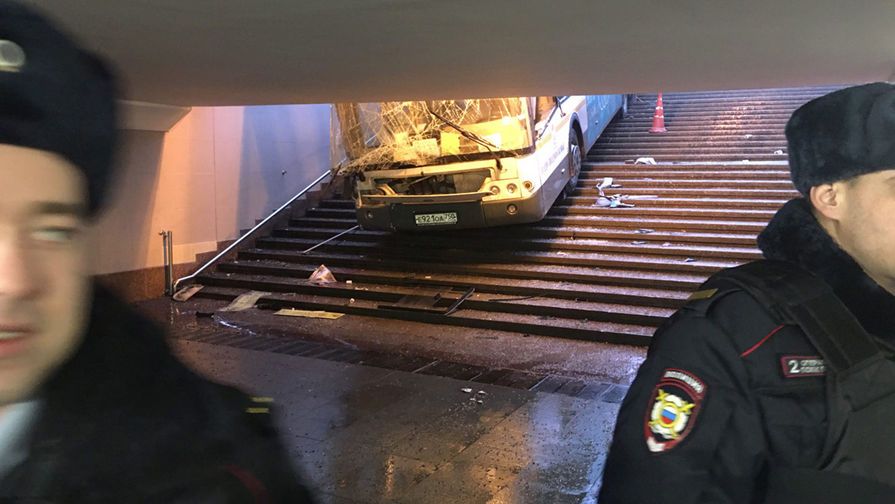У Москві затримали водія автобуса, який їхав на юрбу / газета.ру У Москві затримали водія автобуса, який їхав на юрбу / газета.ру