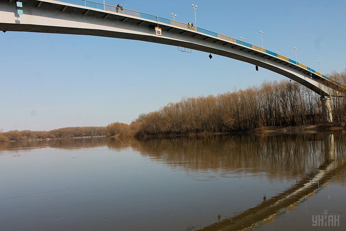 Рівень води у деяких річках підвищиться на метр / Фото УНІАН Рівень води у деяких річках підвищиться на метр / Фото УНІАН