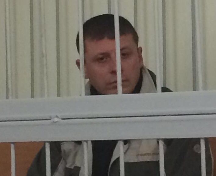 Он также по указанию российских кураторов конвоировал пленников на территорию РФ / фото facebook.com/LarysaSargan Он также по указанию российских кураторов конвоировал пленников на территорию РФ / фото facebook.com/LarysaSargan