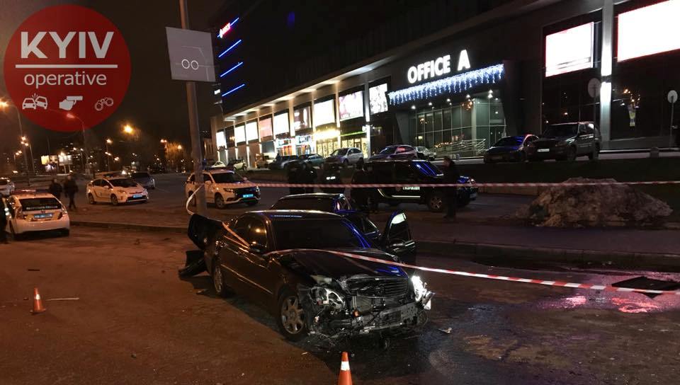 Иномарка протаранила пять автомобилей \ Киев Оперативный Иномарка протаранила пять автомобилей \ Киев Оперативный