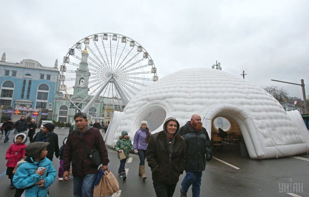 Pictures New Year facilities on Kyiv's Kontraktova Square 31 December 2017