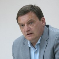 Ukraine should officially recommend Russian citizens leave occupied Donbas – official