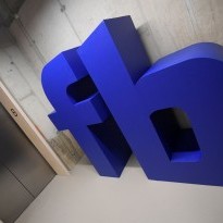 Facebook приостановил работу 200 приложений из-за скандала с Cambridge Analytica