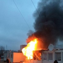 На Днепропетровщине в пожаре в городке для переселенцев погибла 2-летняя девочка (фото, видео)