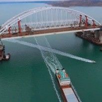 Оккупанты кичатся завершением очередного этапа строительства Крымского моста (фото, видео)