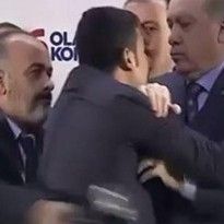 В Турции мужчина, который захотел обнять Эрдогана, вызвал панику (видео)