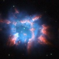 Телескоп Hubble зафиксировал туманность, похожую на рождественскую звезду