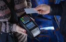 В маршрутках Житомира начали установку устройств для бесконтактной оплаты проезда