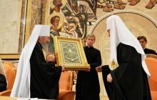 Митрополит Онуфрій своїм подарунком нагадав Патріарху Кирилу про його попередника