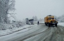 Снегопад на западе Украины: на Львовщине и Закарпатье ограничили движение транспорта