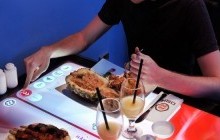Українські винахідники виготовляють сенсорні столи для ресторанів світу (відео)