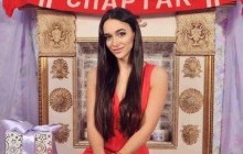 Спокуслива дівчина-лікар, що вразила мережу пікантною фотосесією, заборонила гравцям "Спартака" секс