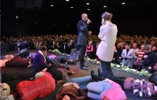 В Киевском дворце спорта журналисты увидели, что на самом деле происходит на сборах в церкви "Возрождение" (репортаж)