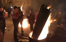Біля СІЗО сталася локальна сутичка: чоловік перекинув бочку з багаттям - ЗМІ