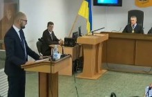Суд по делу о госизмене Януковича проводит допрос Яценюка (видео)