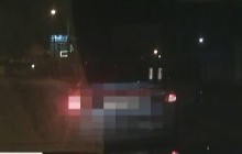 Во Львове пьяный водитель допивал с другом пиво, пока патрульные оформляли на него протокол (видео)