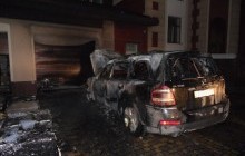Волна поджогов автомобилей: во дворе ривненчанина сгорел Mercedes GL 500 (фото)