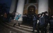 У приміщенні Жовтневого палацу, який штурмують прихильники Саакашвілі, знаходяться діти