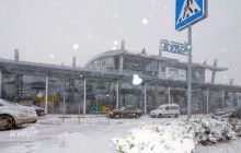 Аеропорт "Жуляни" через негоду переніс частину рейсів до "Борисполя" (фото)