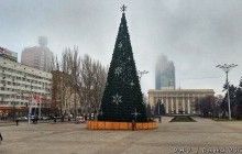 Любов до Росії та похмура ілюмінація: журналісти показали передноворічний Донецьк (фоторепортаж)