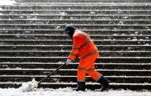 До Києва повертається "зима" з ожеледицею і снігопадом: комунальники готують спецтехніку