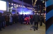 В Ивано-Франковске на открытии новогодней елки в лицо девушке попала петарда