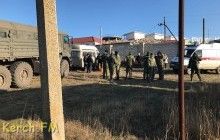 Жителі села у Криму кидалися під військову вантажівку, щоб не дати встановити локатор (фото, відео)
