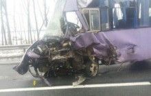 На Львівщині легковик зіткнувся з автобусом, постраждали п’ять осіб (фото, відео)